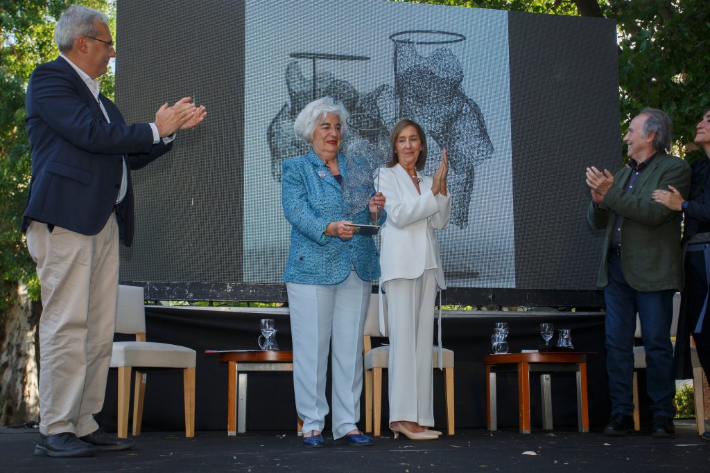 Paca Sauquillo recibe el III Premio Rojana ‘Alfredo Pérez Rubalcaba’